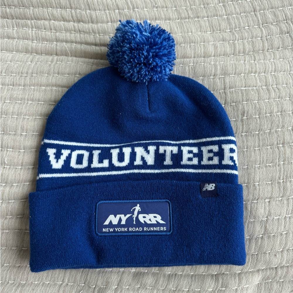 NWOT New Balance NYRR Volunteer Pom Beanie - Blue